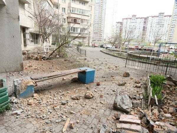 В Киеве с 21-го этажа многоэтажки обрушился балкон