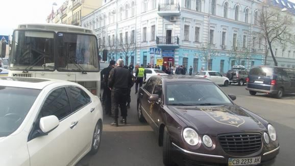 Милиция окружила оккупированный офис КПУ в Киеве