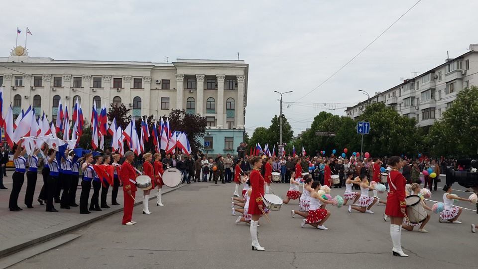 Кримчан на Першотравень змусили "добровільно" надіти кокошники - ЗМІ