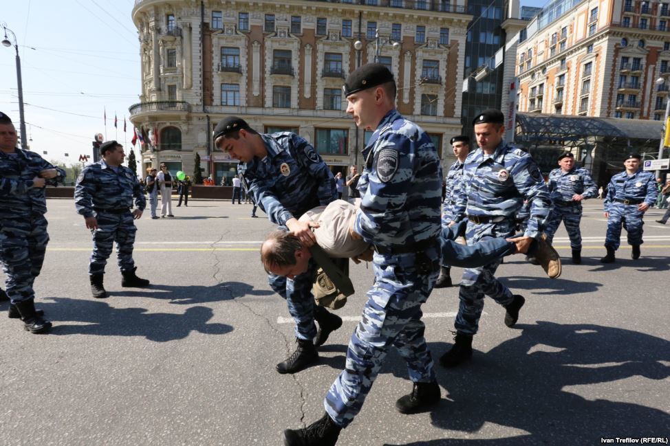 У Москві розігнали антивоєнну акцію на підтримку України: є затримані