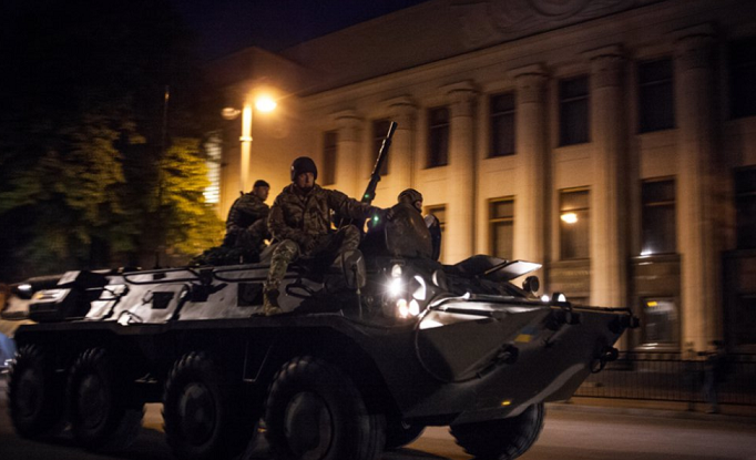 У ніч на 1 травня на вулиці Києва вивели військову техніку