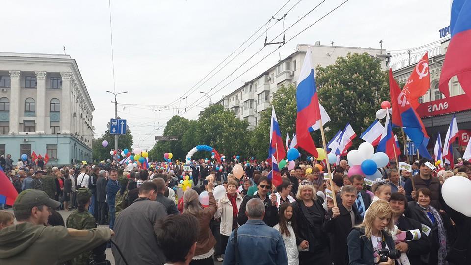 Крымчан на Первомай заставили "добровольно" надеть кокошники - СМИ