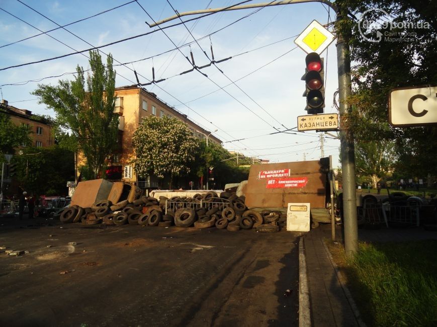 Сторонники террористов сожгли в Мариуполе отобранный у военных танк