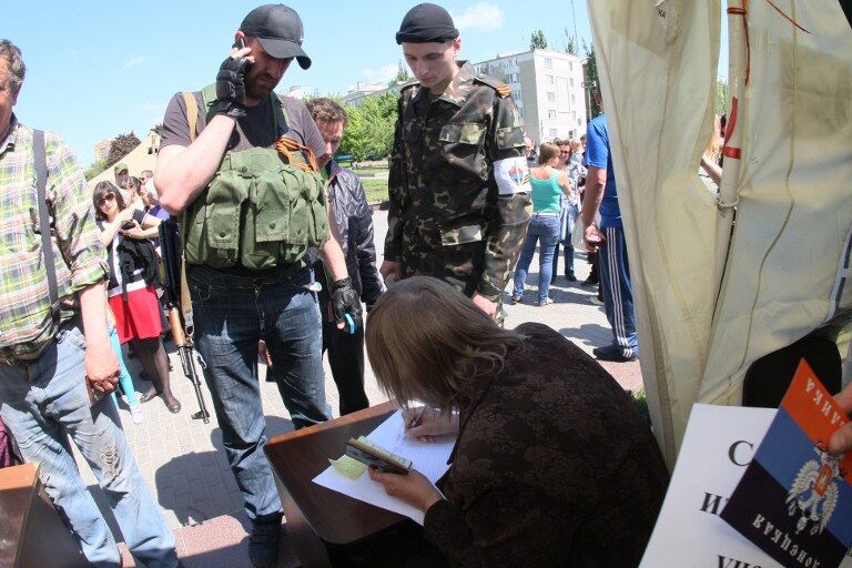 Донецьк. Тиснява на референдумі