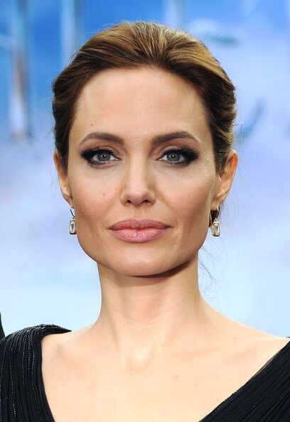 Анджелина Джоли на красной дорожке "Колдуньи"