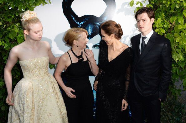 Анджелина Джоли на красной дорожке "Колдуньи"