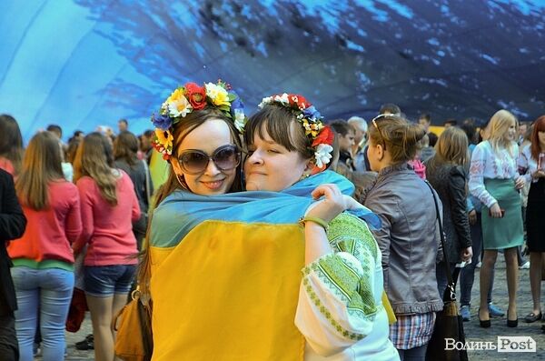 У Луцьку розгорнули найбільший у світі прапор України