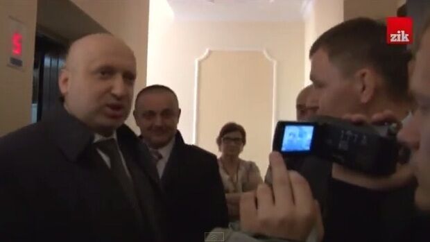 Турчинов отказался показать СМИ свою квартиру без разрешения тещи 