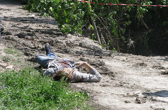 В Луганске террористы расстреляли авто: водитель погиб, пострадали пешеходы