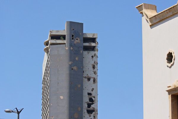 В Бейруте отель-памятник войны выставили на продажу