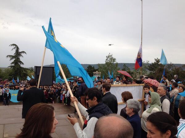 Несмотря на запреты, в Симферополе на митинг собралось около 20 тыс. крымских татар