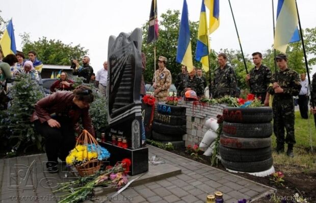 В Одесской области открыли памятник Небесной Сотне