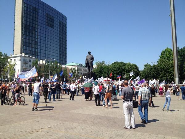 В Донецке радуются "честному" референдуму: большинство все же пришло фотографироваться