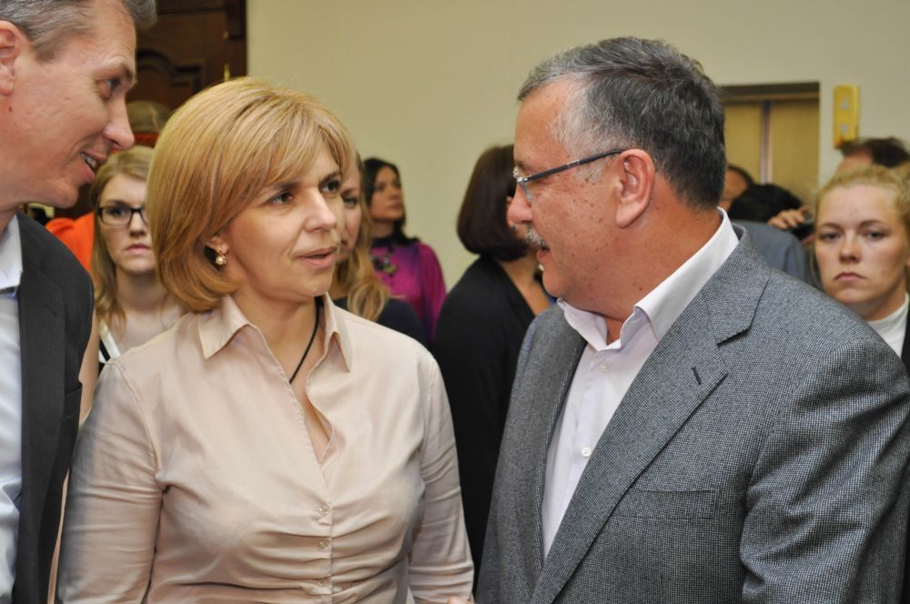 Гриценко и Богомолец вместе тусовались на открытии выставки про Майдан