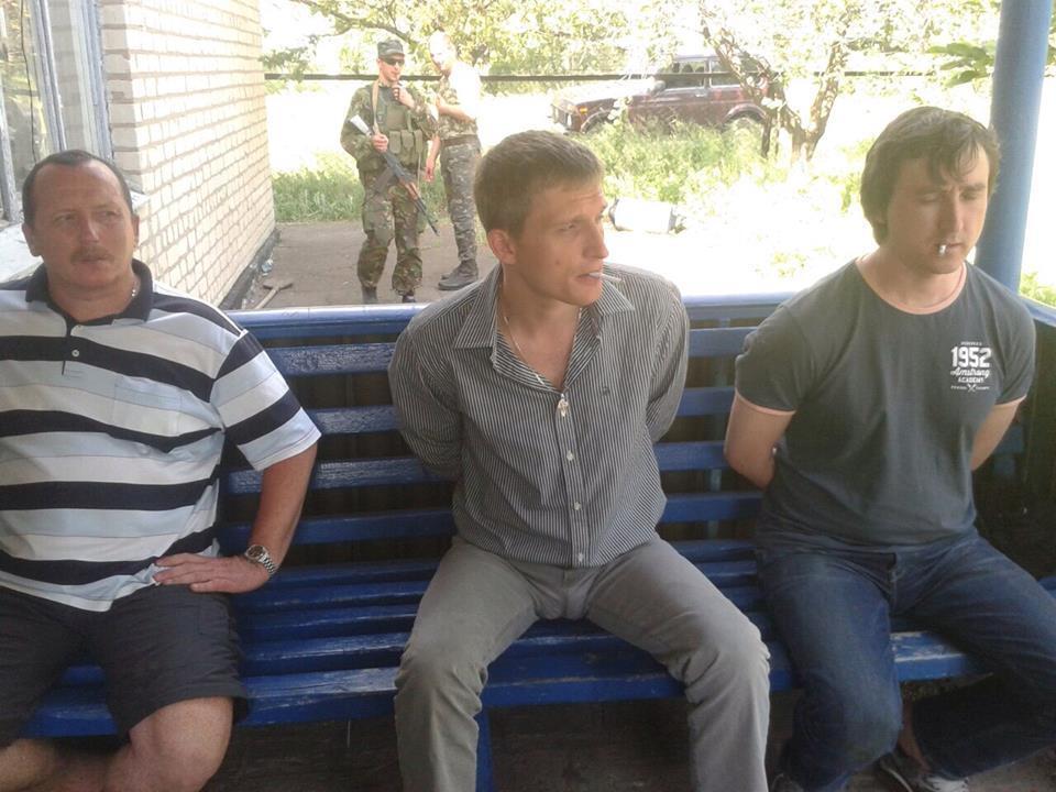 У российских журналистов, задержанных под Краматорском, найдена крупная сумма денег и аккредитация ДНР
