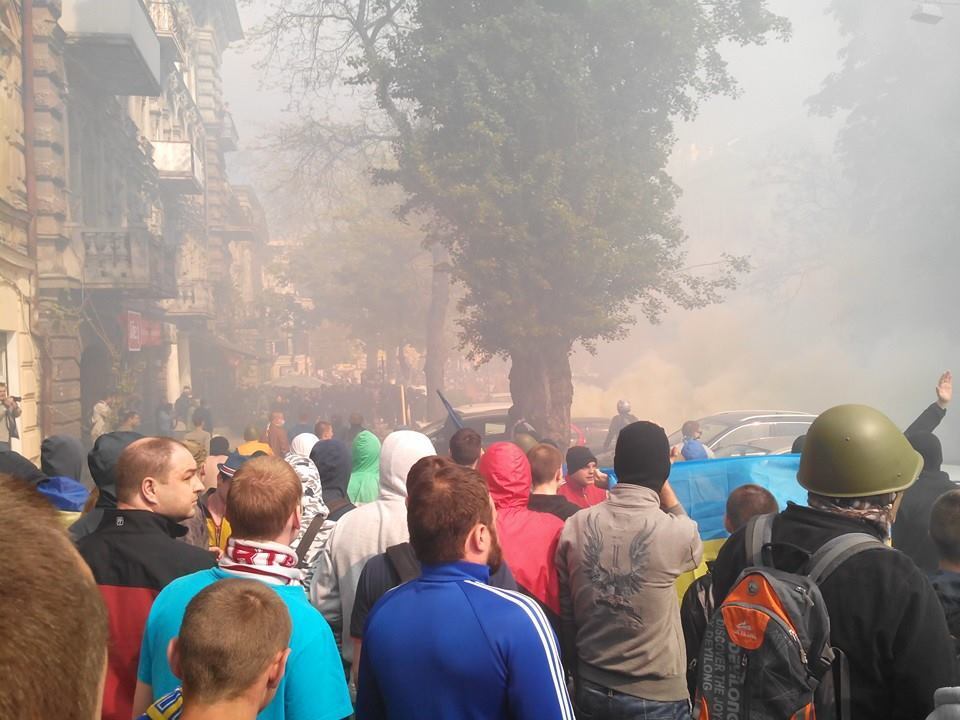 Одесские пособники террористов напали на марш "За единую Украину". Видеотрансляция
