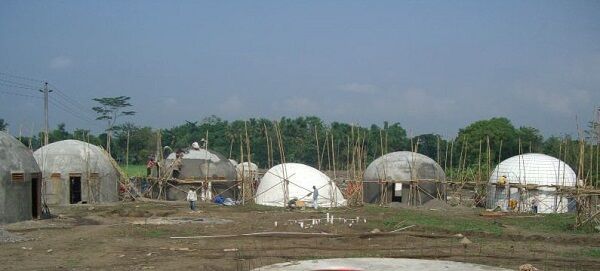 Строительство купольных домиков.