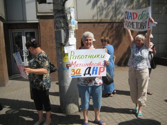 "ДНРовци" відправили на мітинг під "Азовсталь" літніх людей. Фотофакт