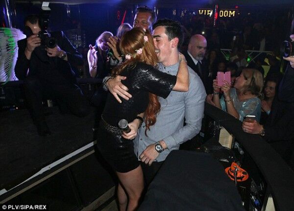 Линдси Лохан устроила пьяные танцы в Каннах