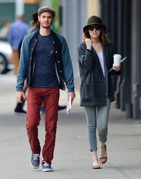 Эмма Стоун погрозила папарацци кулачком