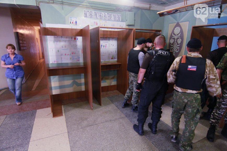 Террористы украли урны для голосования на участке в Донецке