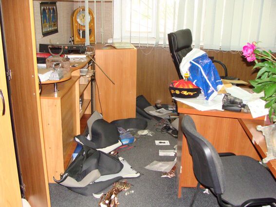 На Днепропетровщине неизвестные с оружием ограбили офисы и избили людей