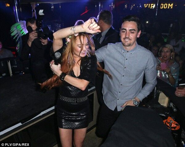 Линдси Лохан устроила пьяные танцы в Каннах