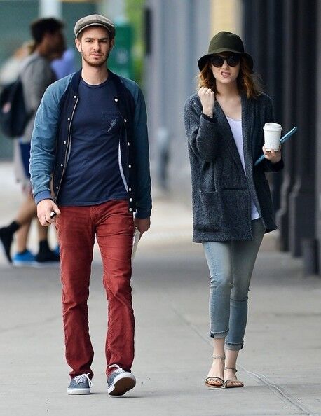 Эмма Стоун погрозила папарацци кулачком