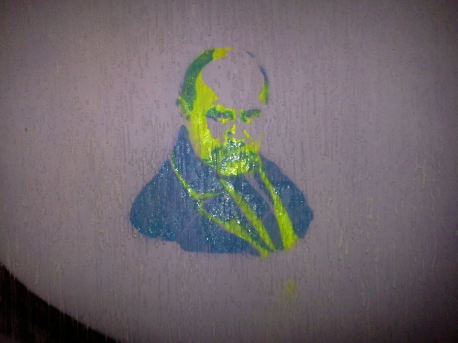 Окупований терористами Луганськ став синьо-жовтим. Фотофакт