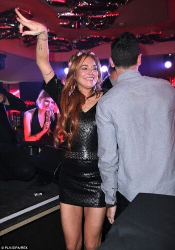 Линдси Лохан устроила пьяные танцы в Каннах