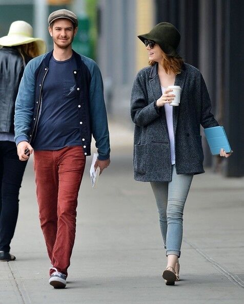 Эмма Стоун погрозила папарацци кулачком