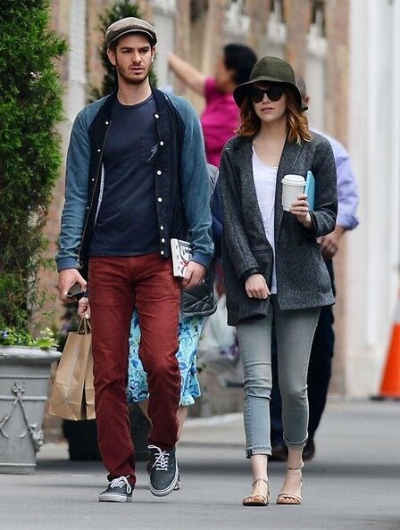 Эмма Стоун погрозила папарацци кулачком