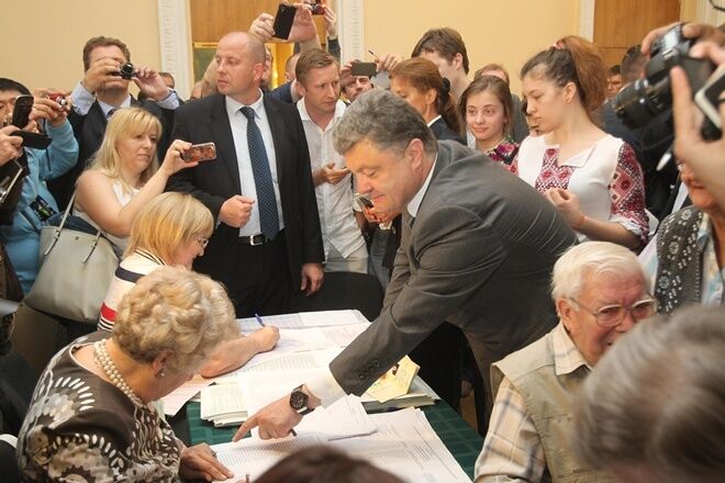 Как голосовал Порошенко с семьей