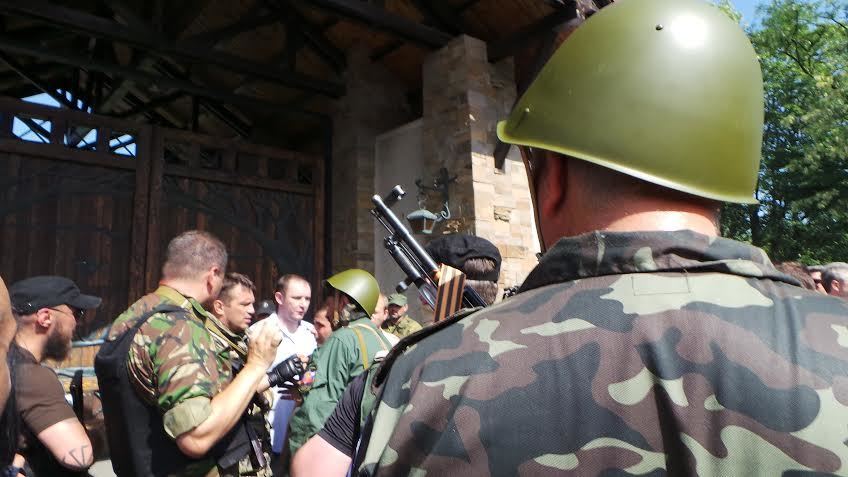 У Донецьку в резиденції Ахметова проходять переговори з керівництвом "ДНР" - ЗМІ