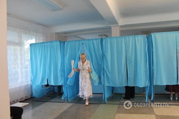 В Киеве на избирательных участках уже стоят очереди 