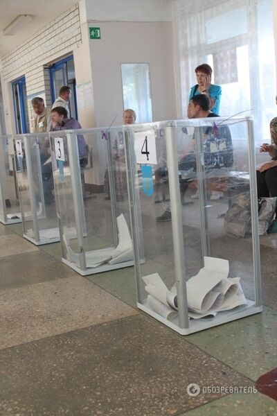 В Киеве на избирательных участках уже стоят очереди 
