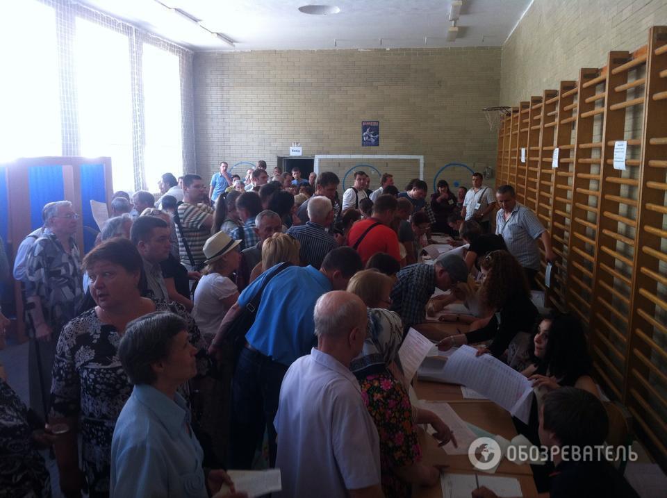 В Киеве избиратели по часу-полтора стояли в очередях