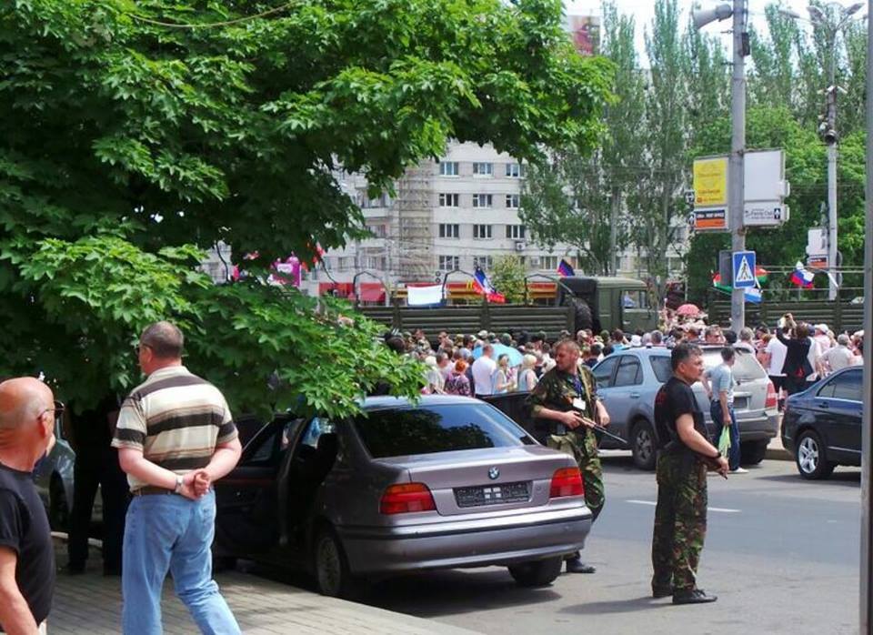 У Донецьку мітинг біля резиденції Ахметова закінчився нічим