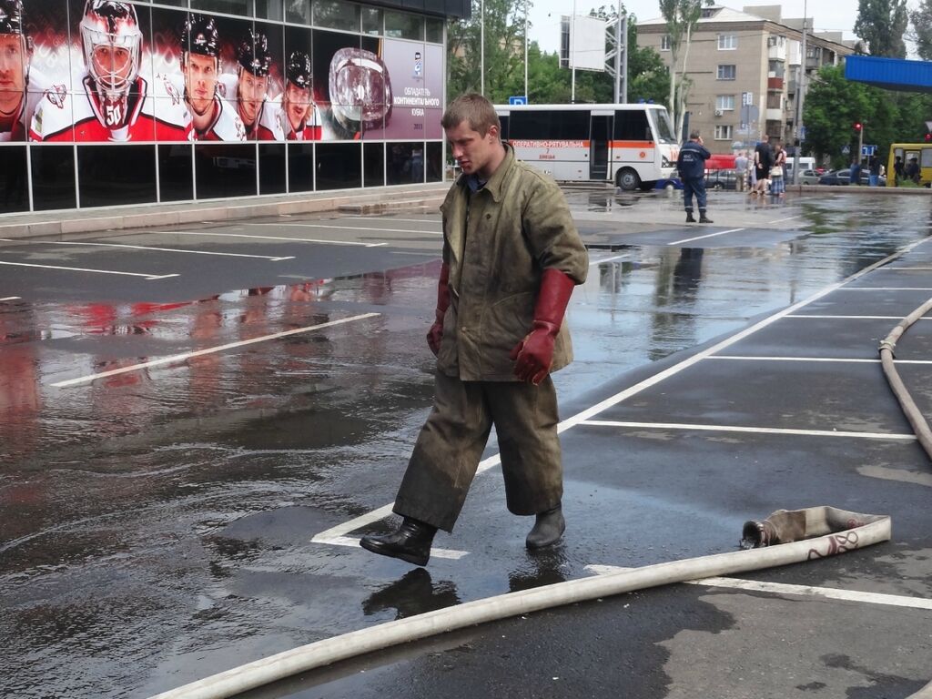 ХК "Донбасс" и вся хоккейная общественность возмущены поджогом арены "Дружба"