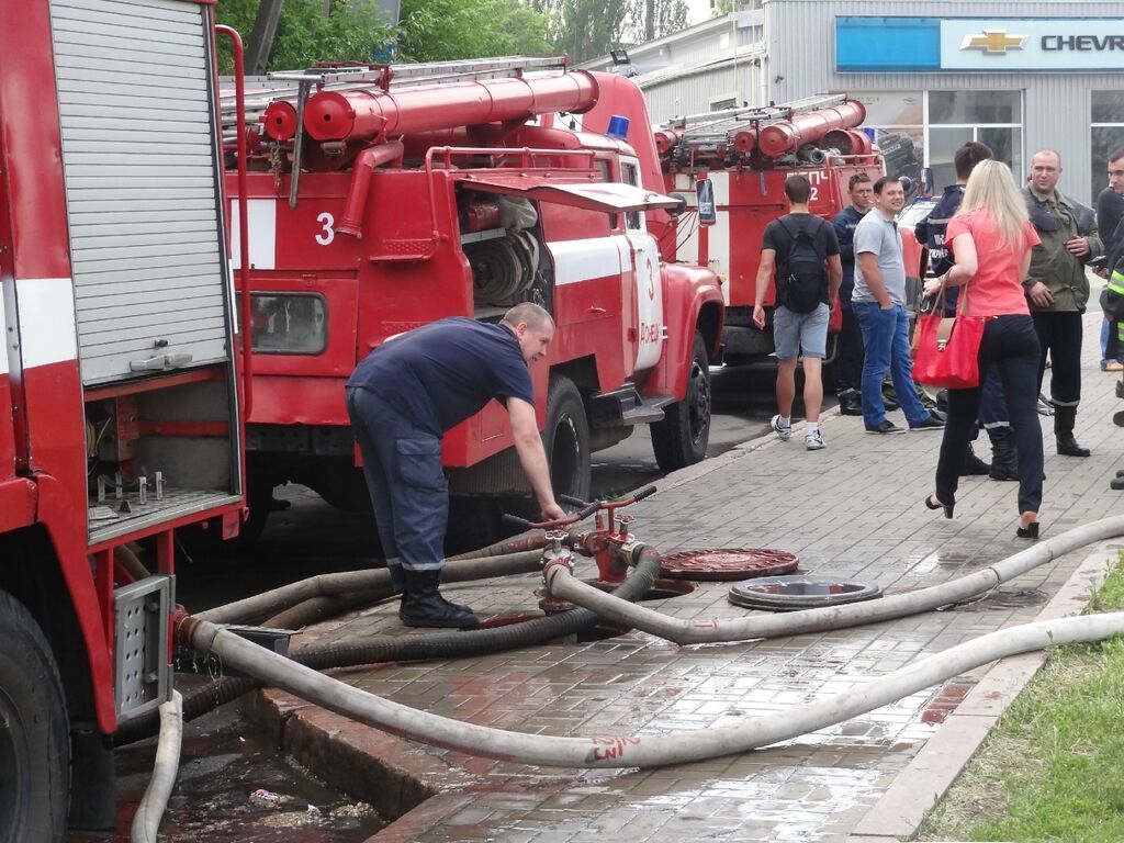 ХК "Донбас" і вся хокейна громадськість обурені підпалом арени "Дружба"