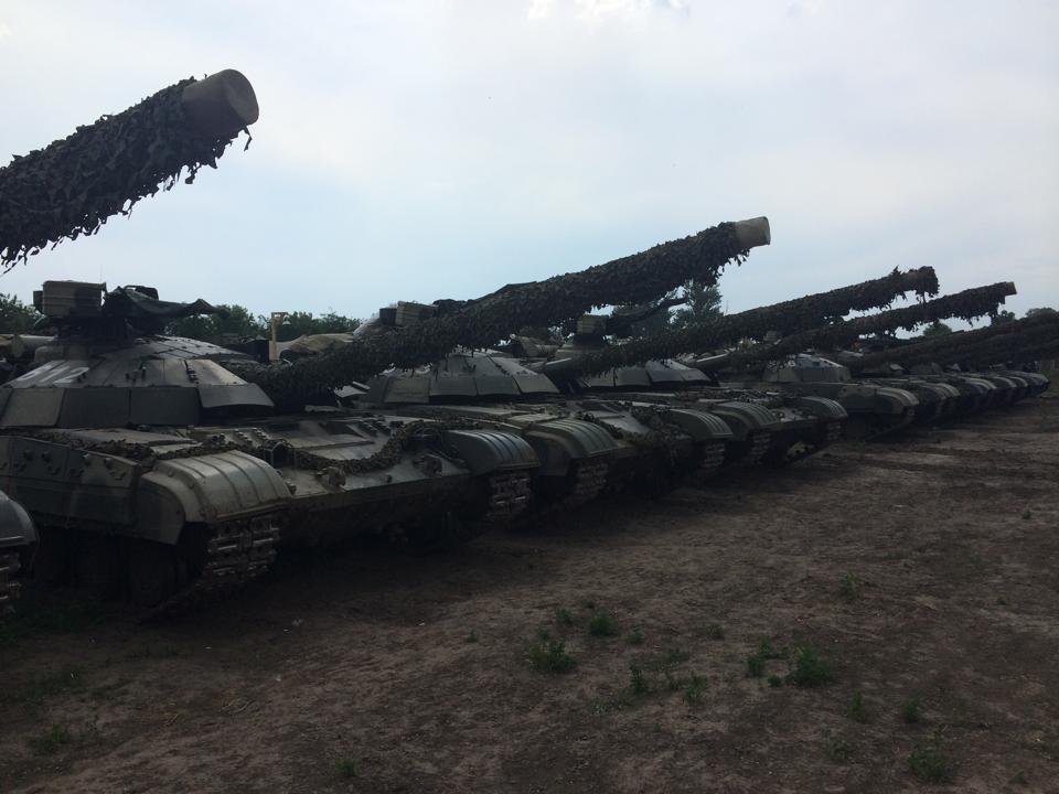 Донбас оточений важкої військової технікою "Град", "Ураган" і Т-64