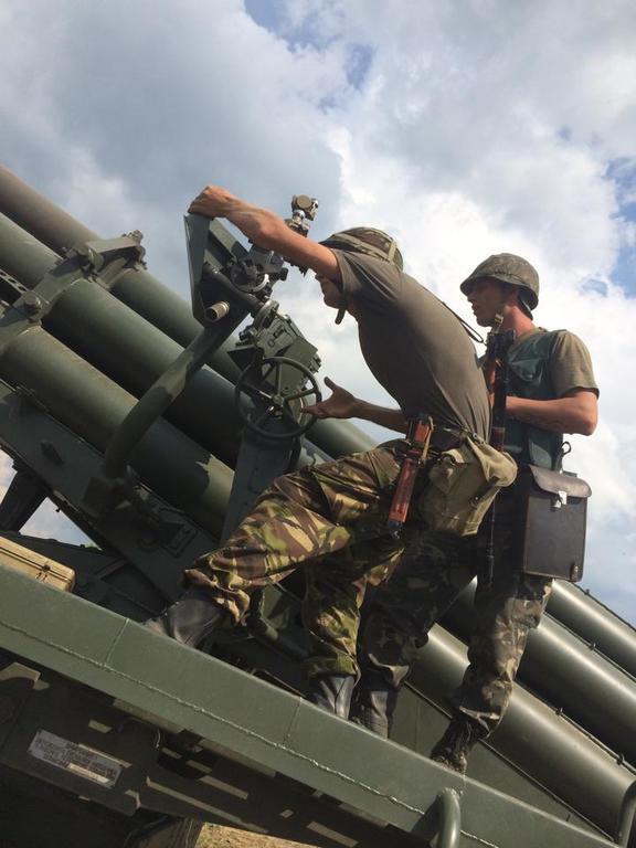 Донбас оточений важкої військової технікою "Град", "Ураган" і Т-64
