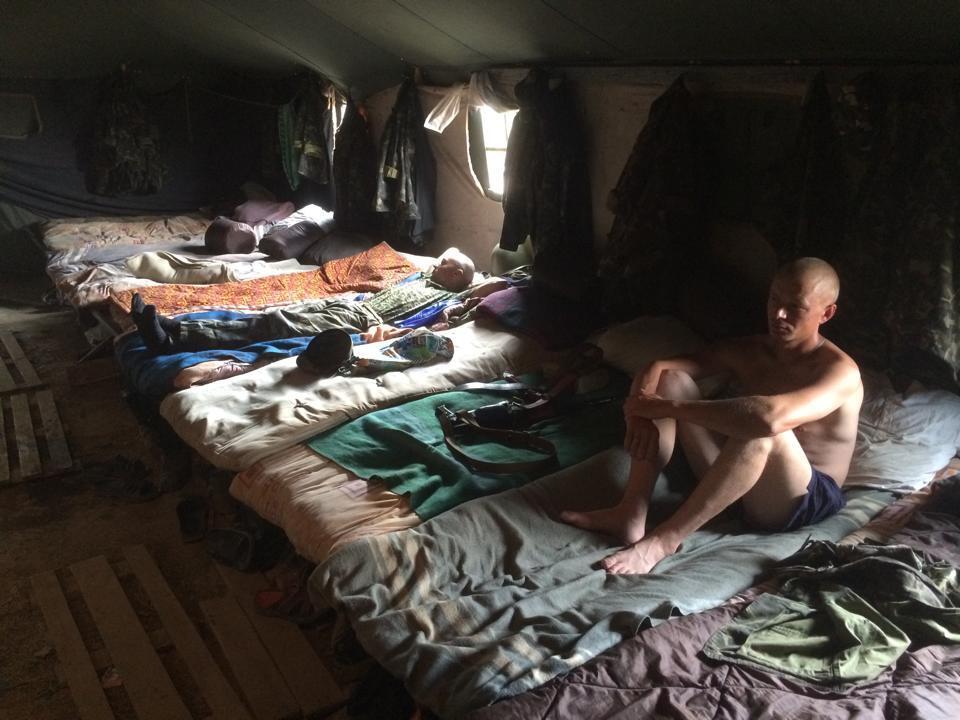 Украинские резервисты живут в спартанских условиях. Фотофакт
