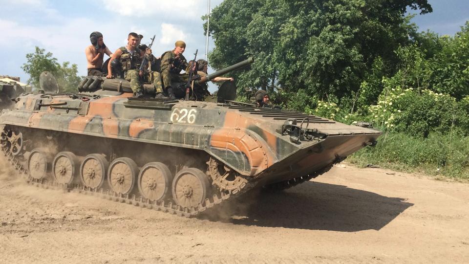 Донбас оточений важкої військової технікою "Град", "Ураган" і Т-64