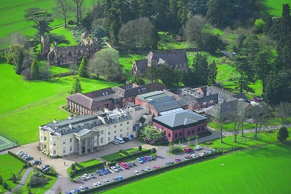 Дочки-двойняшки Порошенко учатся в одном из лучших колледжей мира