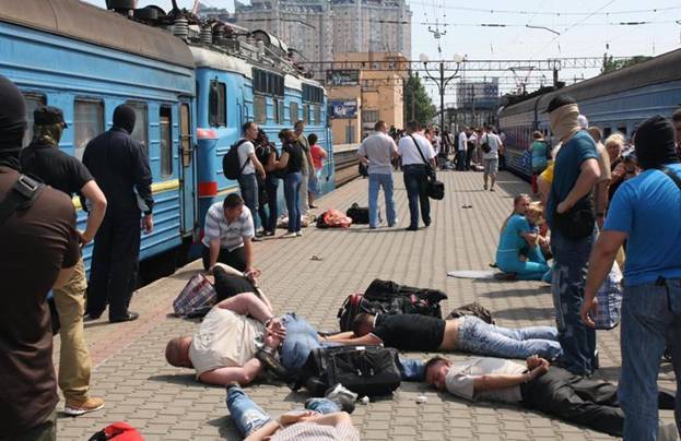 СБУ задержала 8 украинцев, ехавших в Москву в тренировочный лагерь для террористов