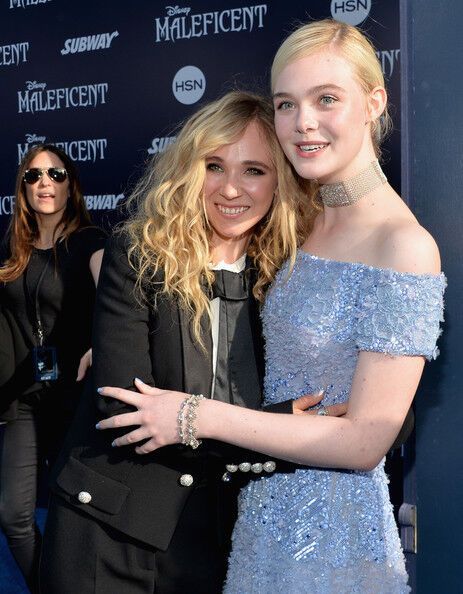 Анджелина Джоли в черной коже и ее бюст-убийца 