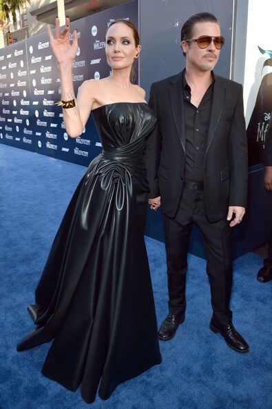 Анджелина Джоли в черной коже и ее бюст-убийца 