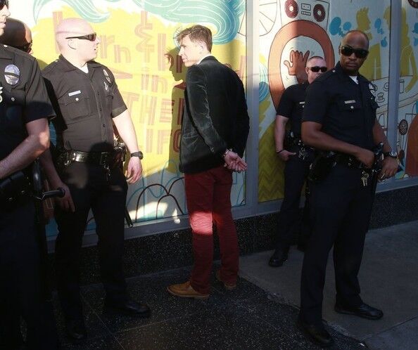 Задержание украинского журналиста, напавшего на Брэда Питта. Много фото