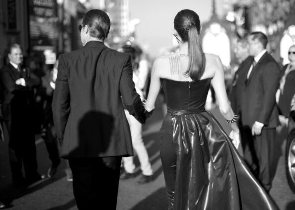 Анджелина Джоли в черной коже и ее бюст-убийца 